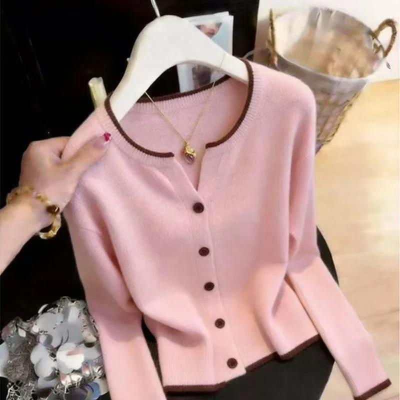 Korean Ladylike Style Light Design Round-neck Knitted Cardigan Women New Spring and Autumn Stylish Long-sleeved Top for Women
Korean Ladylike Style Light Design Round-neck Knitted Cardigan Women New Spring and Autumn Stylish Long-sleeved Top for Women