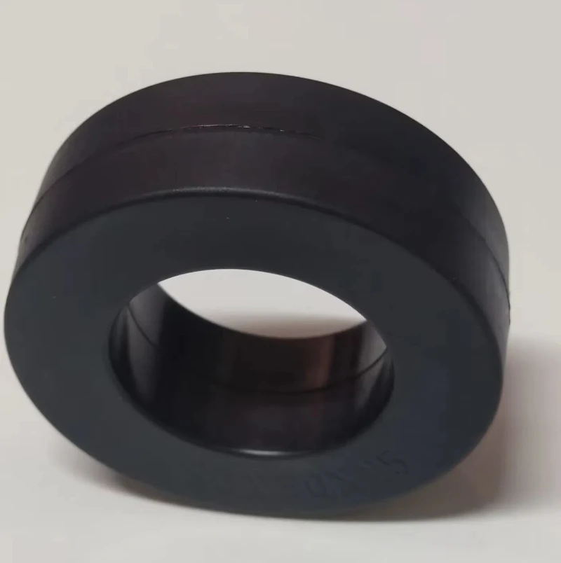 Жгут проводов Шнур питания с защитой от помех Аморфный нанокристаллический магнитный сердечник Внешний диаметр 80 Внутренний диаметр 50 Высота 20 мм
Жгут проводов Шнур питания с защитой от помех Аморфный нанокристаллический магнитный сердечник Внешний диаметр 80 Внутренний диаметр 50 Высота 20 мм