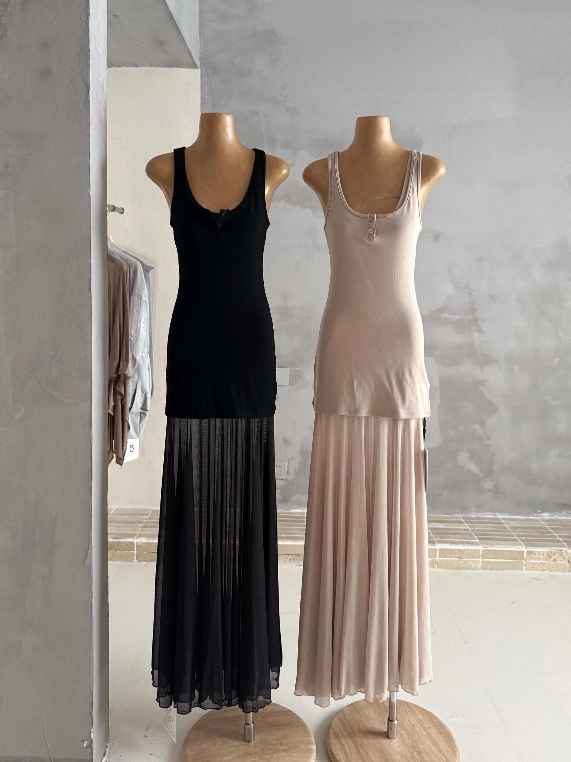 Thirteen Rows True Two-Piece Knitted Strap Dress Women's High Waist Slim Fit Long Dress Summer Fashion Set Vintage Style
Thirteen Rows True Two-Piece Knitted Strap Dress Women's High Waist Slim Fit Long Dress Summer Fashion Set Vintage Style