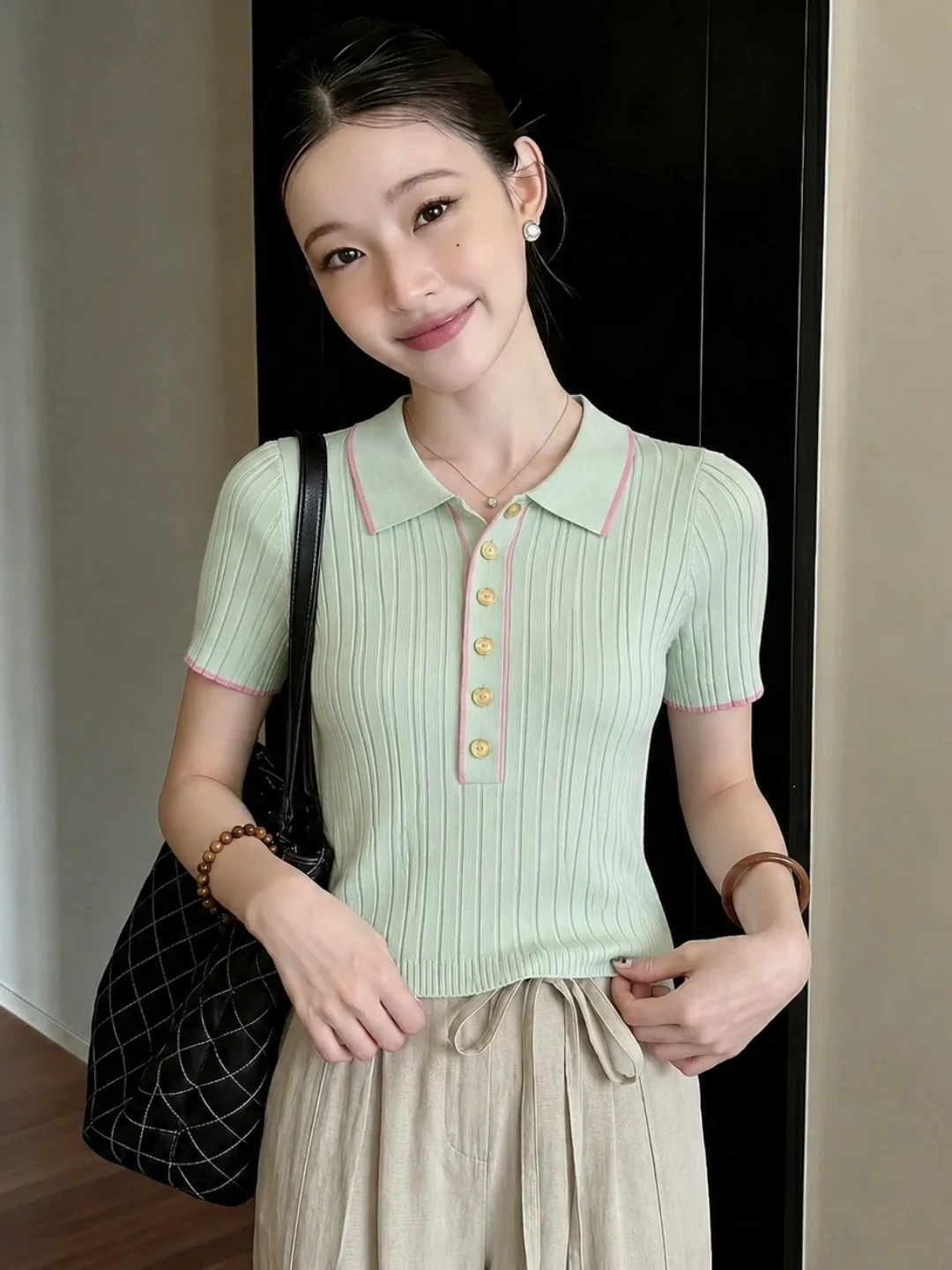Summer Ice Silk Knitted Neck Short Sleeve Overhead Women's Fashion Elegant White out Matching Color Turn-down Collar
Summer Ice Silk Knitted Neck Short Sleeve Overhead Women's Fashion Elegant White out Matching Color Turn-down Collar