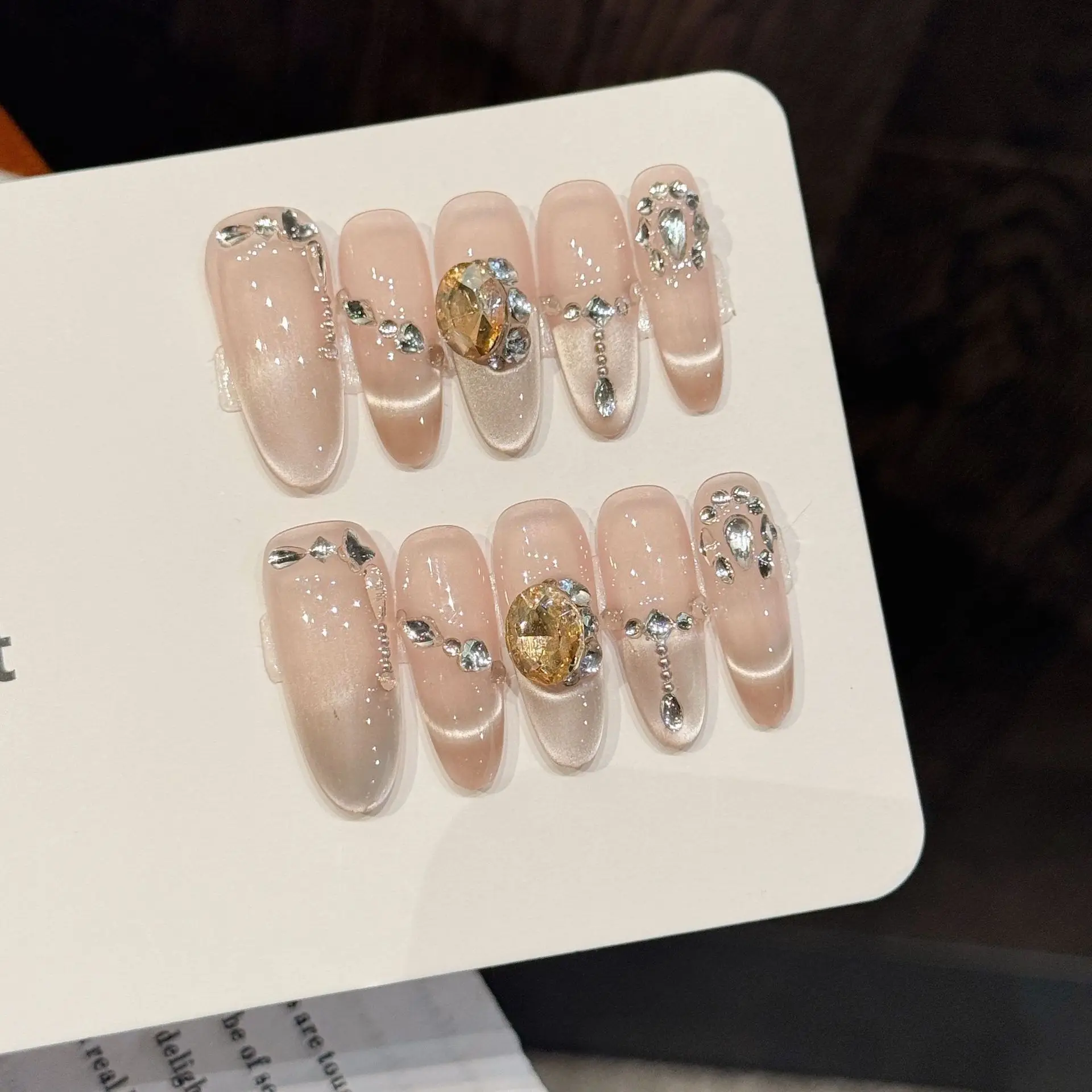 10PCS Oval Handmade Press On Nails,Bare Powder Gradient Gold Diamond, Suitable For Parties And Daily Wear.
10PCS Oval Handmade Press On Nails,Bare Powder Gradient Gold Diamond, Suitable For Parties And Daily Wear.