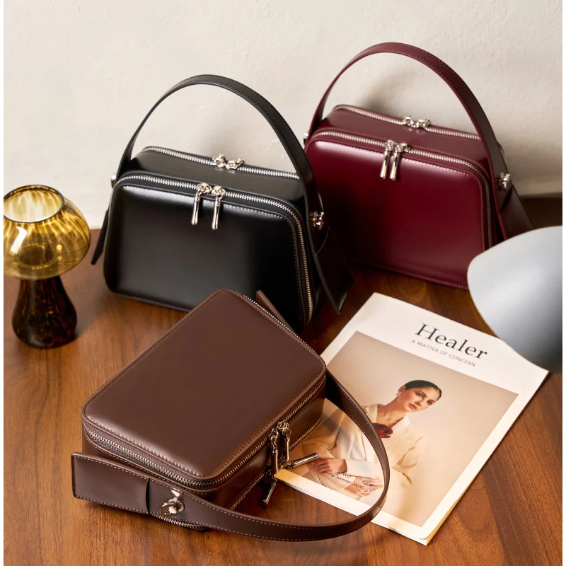 2025 New Light Luxury Medium Square Bag Cow's split Leather Crossbody Bag for Women Style with Multiple Pockets Luxury Handbag
2025 New Light Luxury Medium Square Bag Cow's split Leather Crossbody Bag for Women Style with Multiple Pockets Luxury Handbag