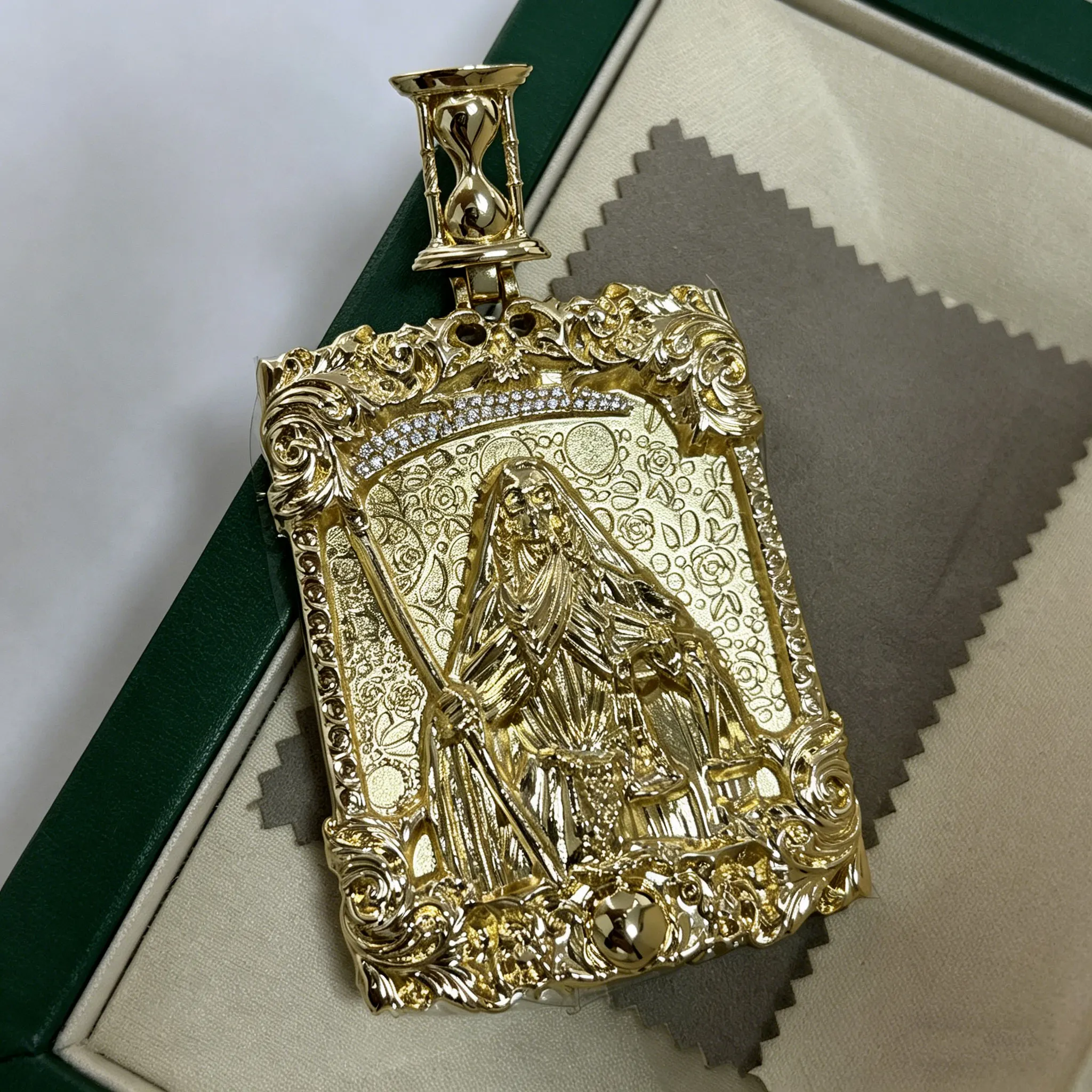 Hip hop style Virgin Mary pendant skull pendant necklace for men and women, retro style holiday accessories, birthday gifts, unique jewelry
Hip hop style Virgin Mary pendant skull pendant necklace for men and women, retro style holiday accessories, birthday gifts, unique jewelry