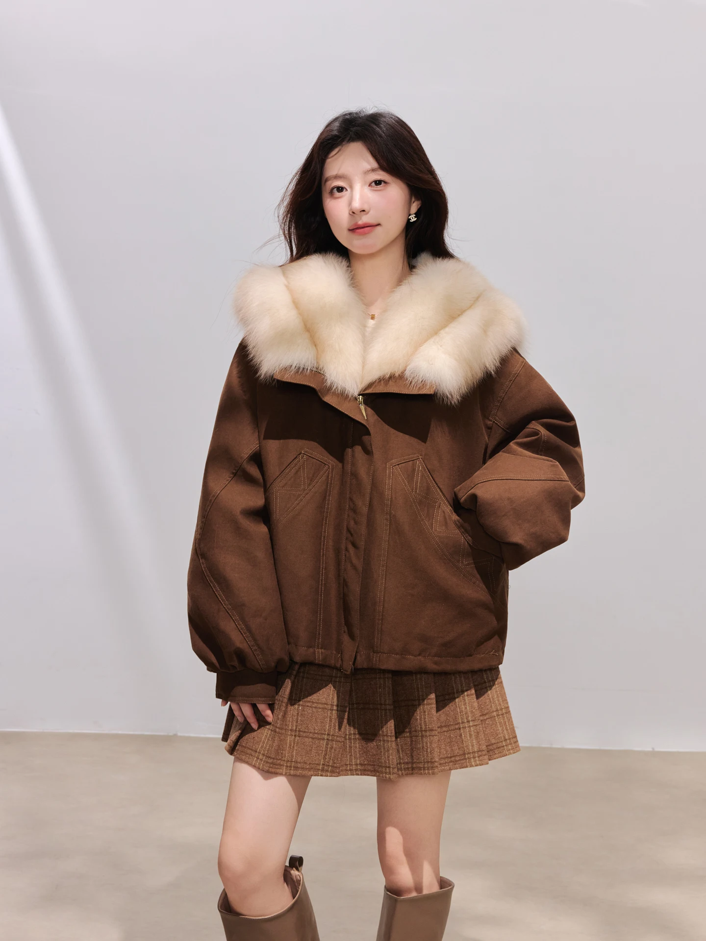 Замшевое бархатное джинто с воротником из норки Young Sle ort, осень 2023, женское пальто премиум-класса с меховой отделкой
Замшевое бархатное джинто с воротником из норки Young Sle ort, осень 2023, женское пальто премиум-класса с меховой отделкой