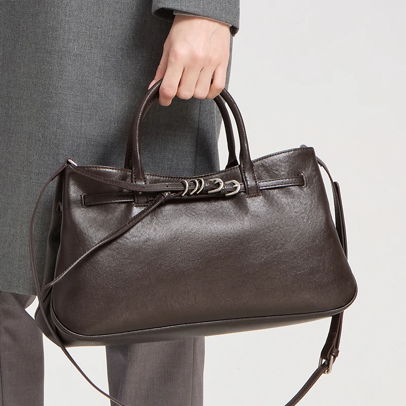 Женская высококачественная мягкая сумка из воловьей кожи. Женская кожаная сумка стильного дизайна. Повседневные сумки на плечо большой вместимости.
Женская высококачественная мягкая сумка из воловьей кожи. Женская кожаная сумка стильного дизайна. Повседневные сумки на плечо большой вместимости.