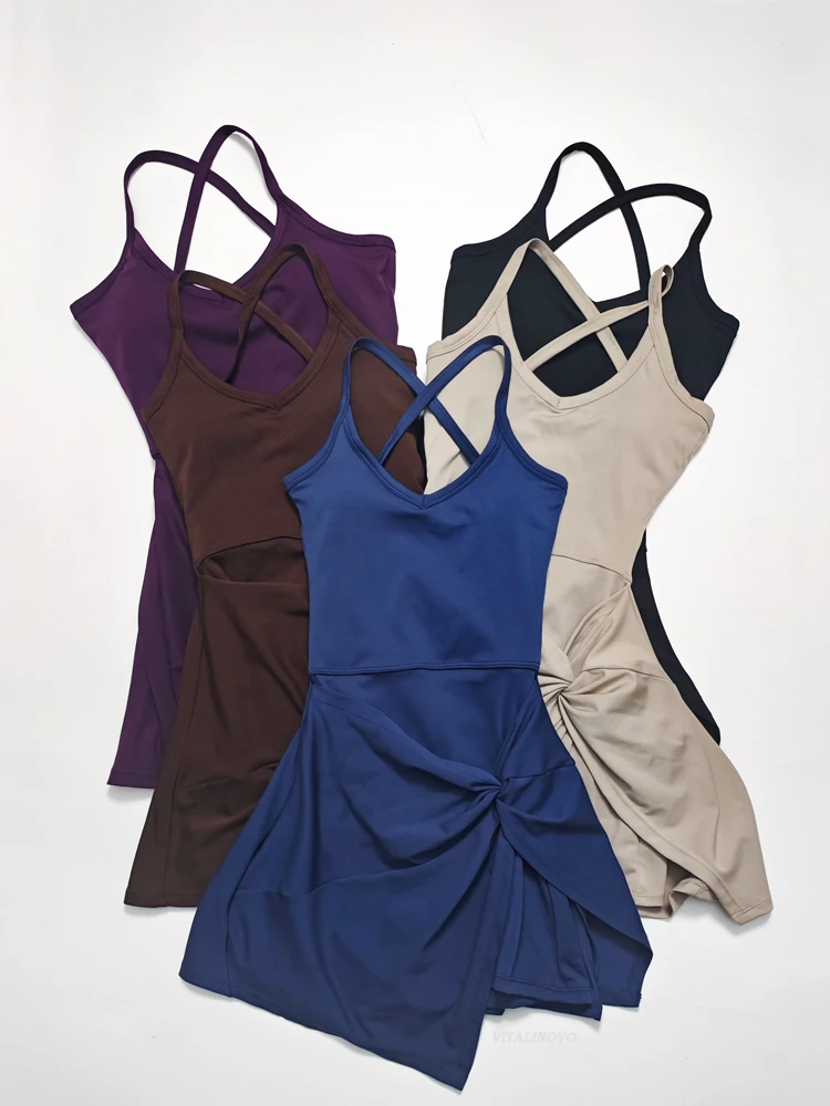 Женское теннисное платье с V-образным вырезом и перекрестными бретелями, со встроенным бюстгальтером и шортами, с узлом-перекрутом, для гольфа и спорта, женский костюм
Женское теннисное платье с V-образным вырезом и перекрестными бретелями, со встроенным бюстгальтером и шортами, с узлом-перекрутом, для гольфа и спорта, женский костюм