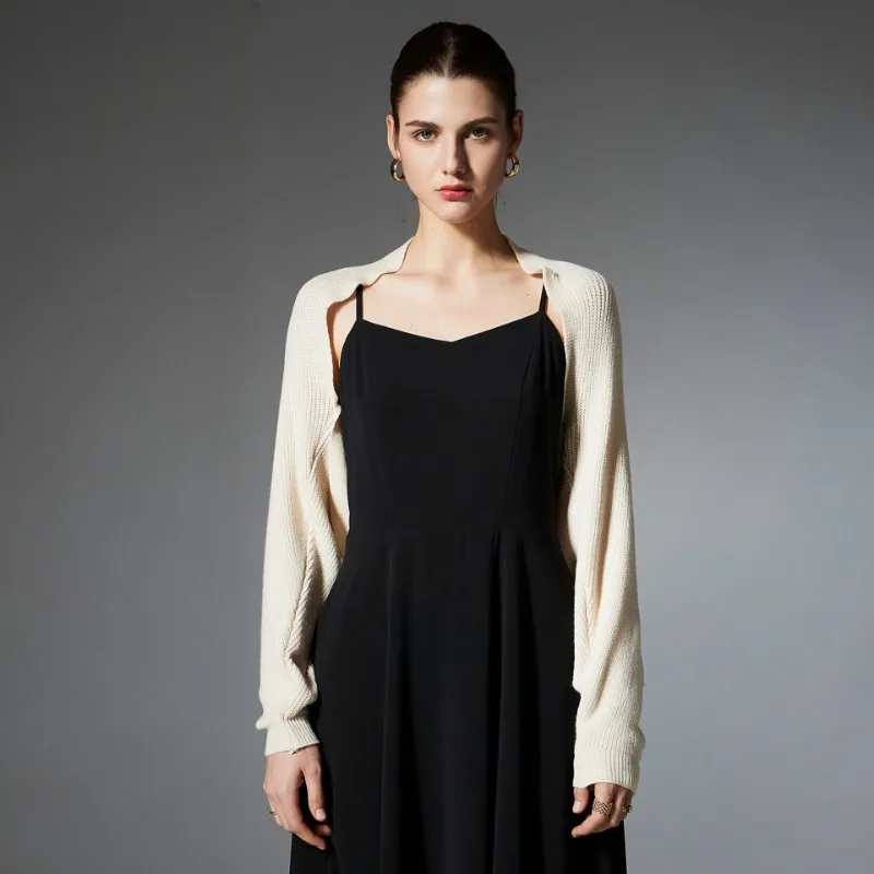 New Summer Style Women's Outer Wear Solid Color Knitted Shawls Fashionable Casual Women's Shopping Shawls
New Summer Style Women's Outer Wear Solid Color Knitted Shawls Fashionable Casual Women's Shopping Shawls