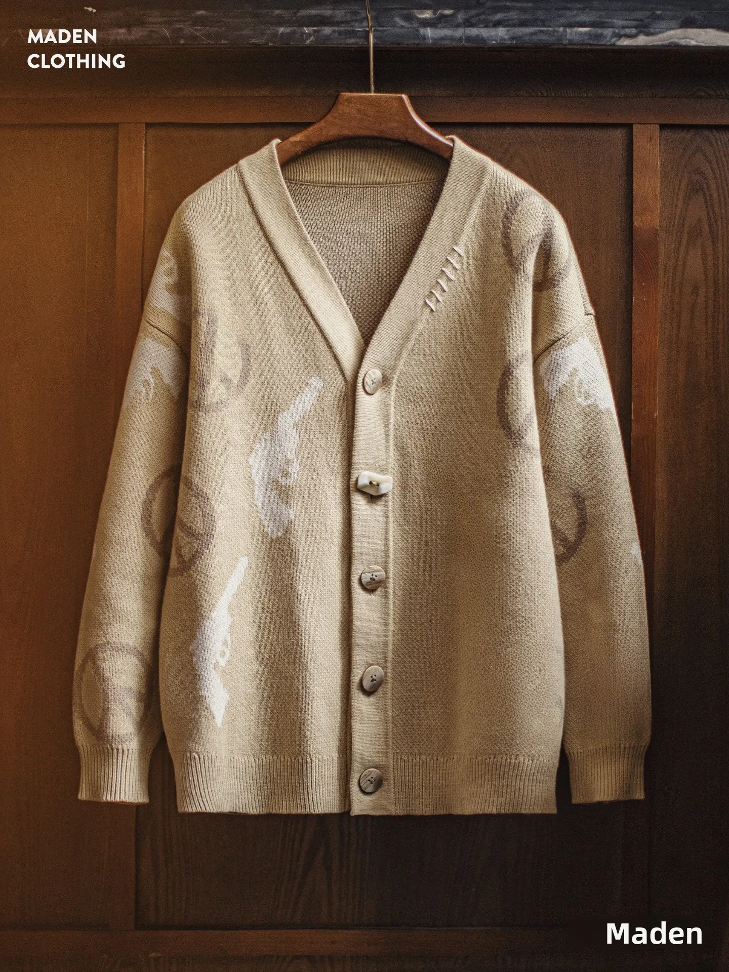 Свободный вязаный свитер цвета хаки в стиле ретро, большой открытый кардиган с v-образным вырезом, верхняя одежда для женщин, осенне-зимняя модная повседневная одежда
Свободный вязаный свитер цвета хаки в стиле ретро, большой открытый кардиган с v-образным вырезом, верхняя одежда для женщин, осенне-зимняя модная повседневная одежда