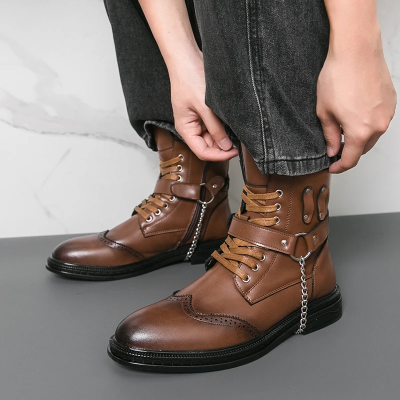 Designer New Men's Pointed Metal Chain Lace Up Ankle Boots Designer Botas Britain Trend High-top Punk Rock Motorcycle Shoes
Designer New Men's Pointed Metal Chain Lace Up Ankle Boots Designer Botas Britain Trend High-top Punk Rock Motorcycle Shoes