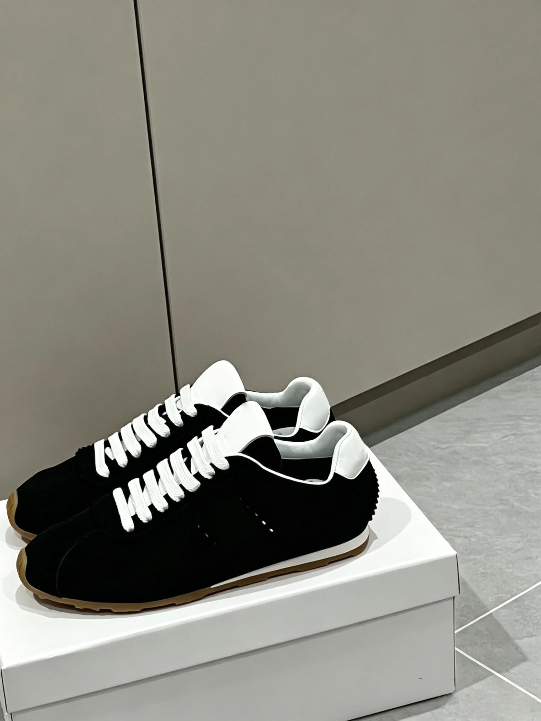Brand Discount Retro German Training Shoe Unisex Corks Shoes Versatile Athletic and Casual Shoes Breathable and Suitable As Gift
Brand Discount Retro German Training Shoe Unisex Corks Shoes Versatile Athletic and Casual Shoes Breathable and Suitable As Gift