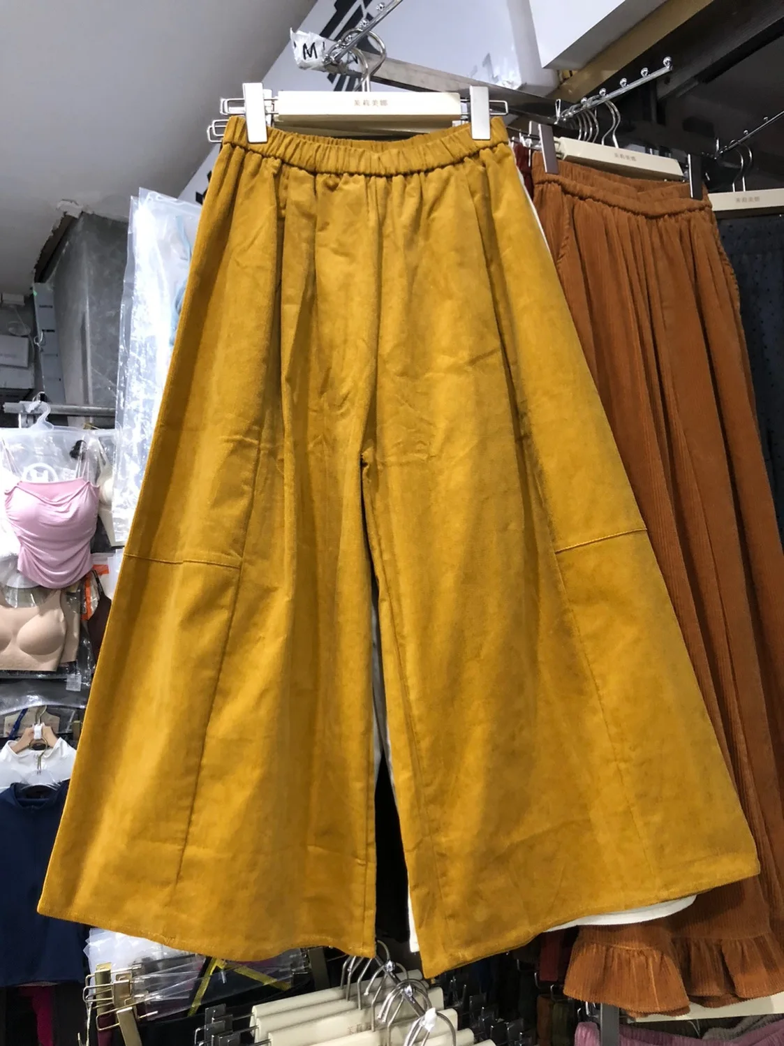 Ele Casual Corduroy Elastic Waist Wide Leg Pants Women's High Waist Loose Fit Autumn New Sle Faionable Slimming Pants
Ele Casual Corduroy Elastic Waist Wide Leg Pants Women's High Waist Loose Fit Autumn New Sle Faionable Slimming Pants