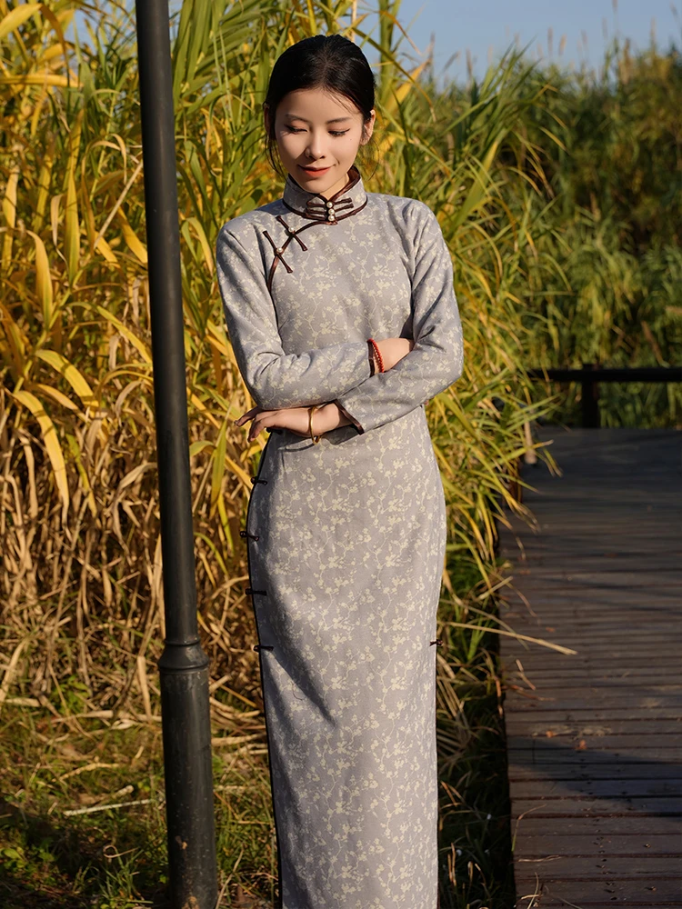 Традиционное длинное ципао Pannix Linglong из шелка с пуговицами, имитацией кроличьего меха, в ретро-стиле
Традиционное длинное ципао Pannix Linglong из шелка с пуговицами, имитацией кроличьего меха, в ретро-стиле