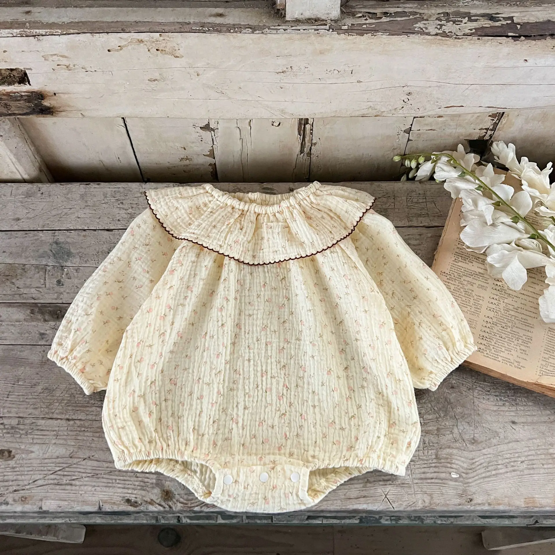 Korean Style Girls' Baby Floral Bodysuit 0-3Y Infant 100 Days Lotus Leaf Collar One Piece Spring Autumn Baby Clothing
Korean Style Girls' Baby Floral Bodysuit 0-3Y Infant 100 Days Lotus Leaf Collar One Piece Spring Autumn Baby Clothing