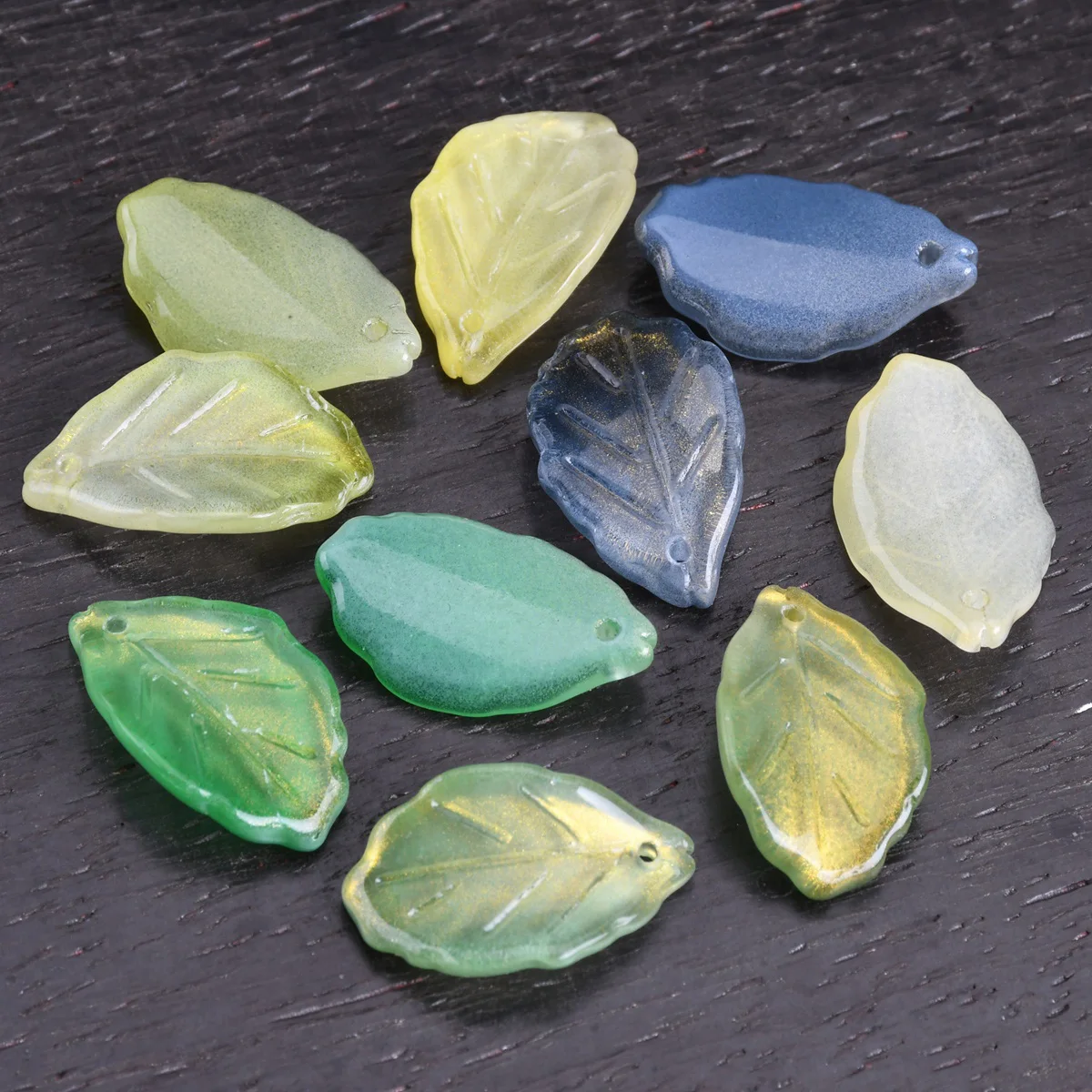 10 шт. глянцевых подвесок-листочков 22x13 мм ручной работы из лэмпворк-стекла с золотой фольгой, рассыпные бусины для изготовления ювелирных изделий и поделок своими руками
10 шт. глянцевых подвесок-листочков 22x13 мм ручной работы из лэмпворк-стекла с золотой фольгой, рассыпные бусины для изготовления ювелирных изделий и поделок своими руками