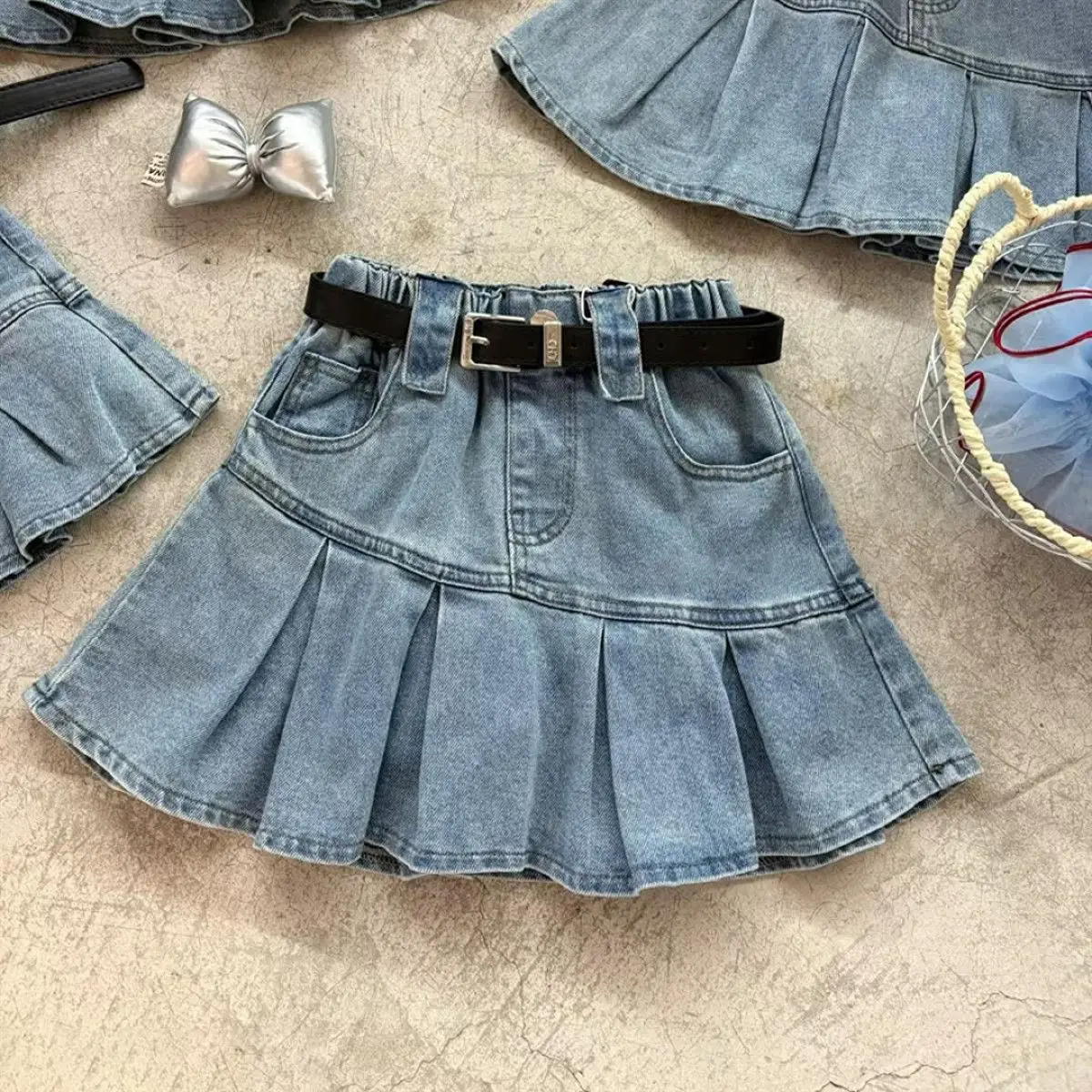Girls Fashion Pleated Denim Skirt 2026 Summer New Korean Style Childrens Versatile Mid To Large Childrens Short Skirt
Girls Fashion Pleated Denim Skirt 2026 Summer New Korean Style Childrens Versatile Mid To Large Childrens Short Skirt
