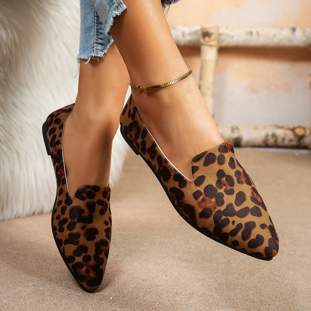 **Fashionable and Sexy Hot Selling Flat Bottomed Loafers for Women Spring and Autumn New Pointed Comfortable Casual Shoes
**Fashionable and Sexy Hot Selling Flat Bottomed Loafers for Women Spring and Autumn New Pointed Comfortable Casual Shoes