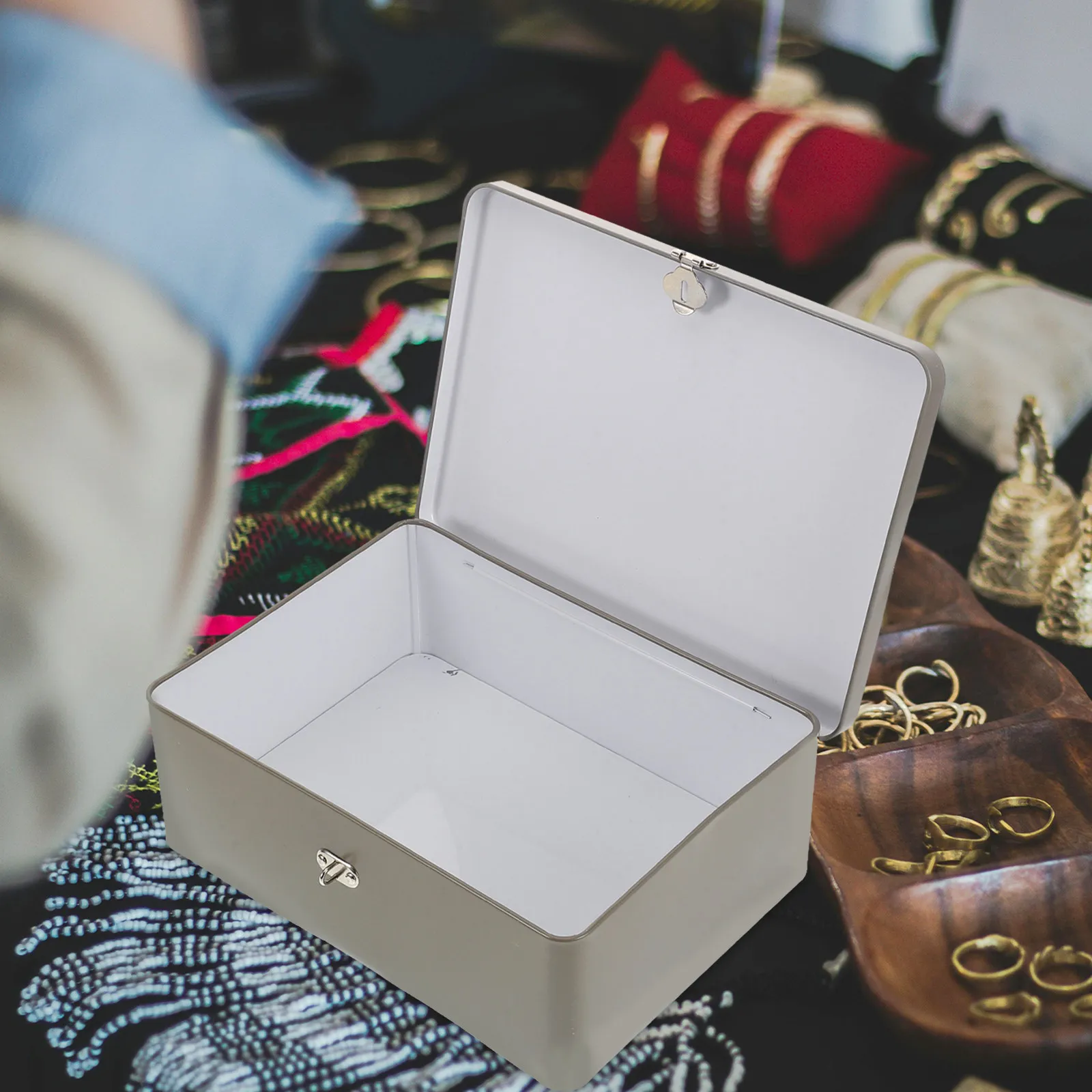 Декоративная жестяная коробка с замком, легкий винтажный жестяной футляр для хранения конфет, упаковка для подарков на свадьбу или вечеринку
Декоративная жестяная коробка с замком, легкий винтажный жестяной футляр для хранения конфет, упаковка для подарков на свадьбу или вечеринку