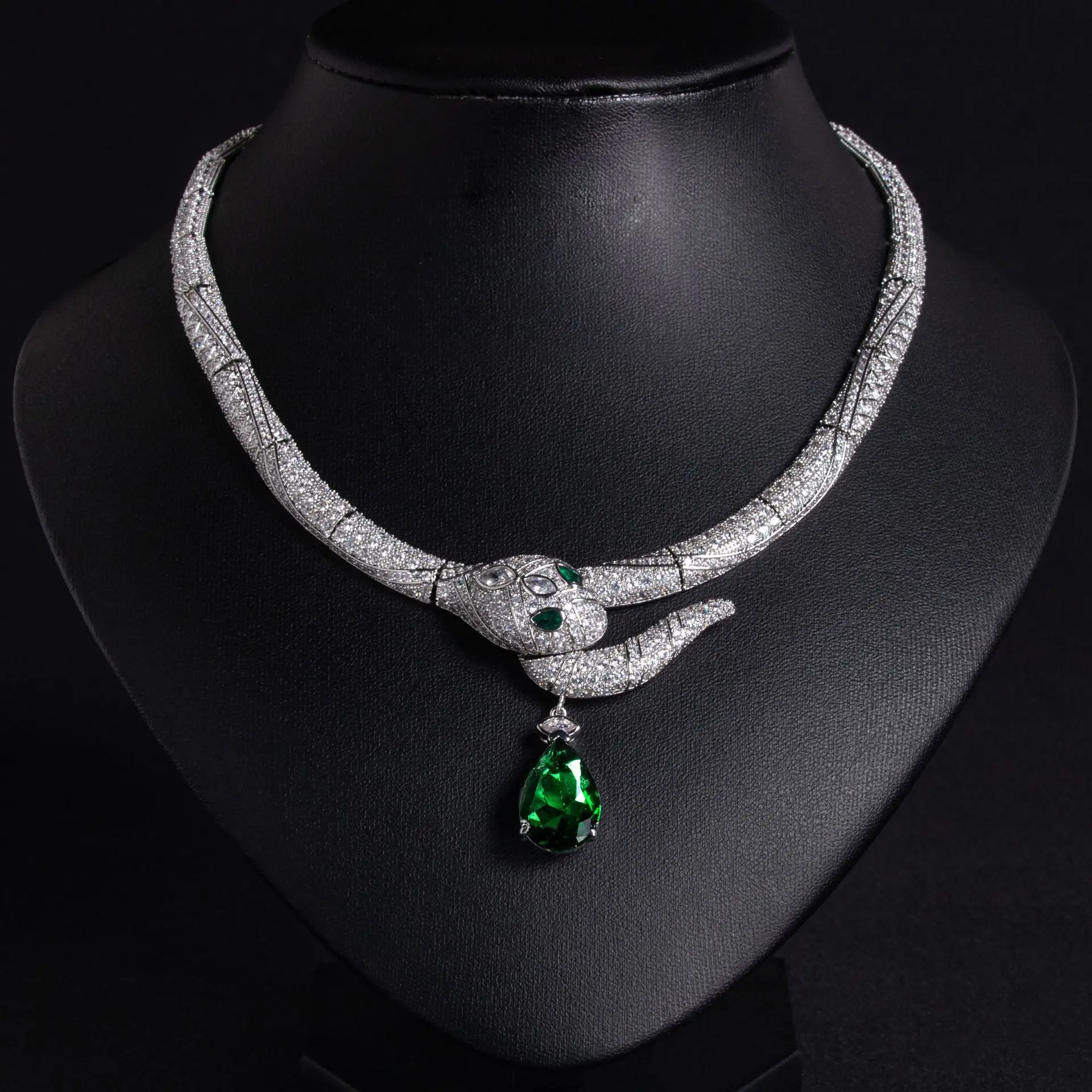 Factory direct sales of new European and American style exaggerated snake shaped necklace for women with cold personality, diamo
Factory direct sales of new European and American style exaggerated snake shaped necklace for women with cold personality, diamo