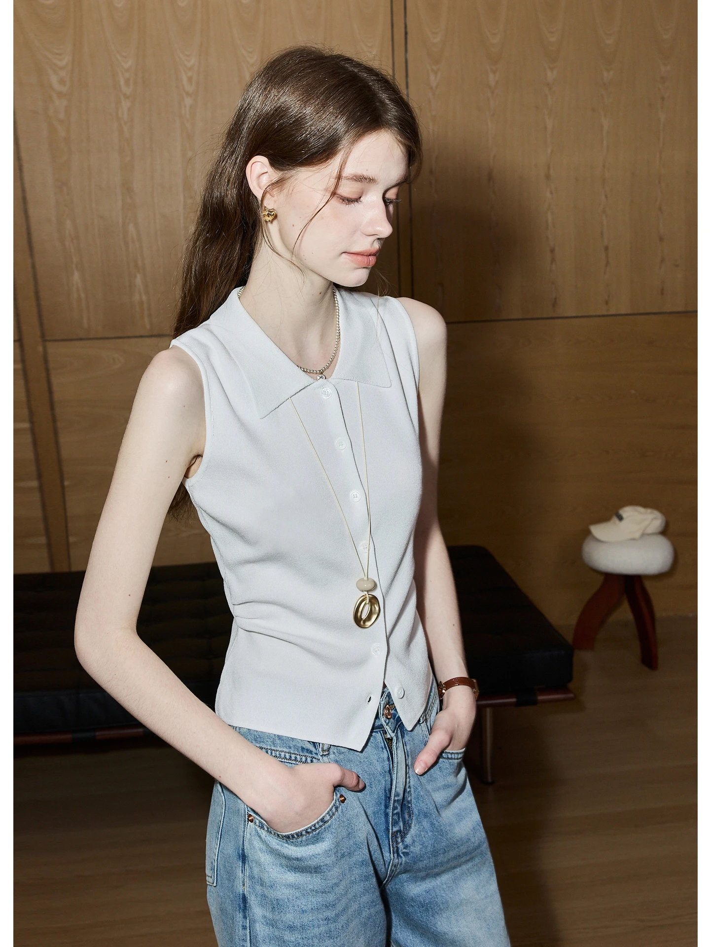 KUHNMARVIN Minimalist Luxury Sleeveless Knitted Sweater Women's Summer New Waist-Cinching Layering Tool Soft Korean Style
KUHNMARVIN Minimalist Luxury Sleeveless Knitted Sweater Women's Summer New Waist-Cinching Layering Tool Soft Korean Style