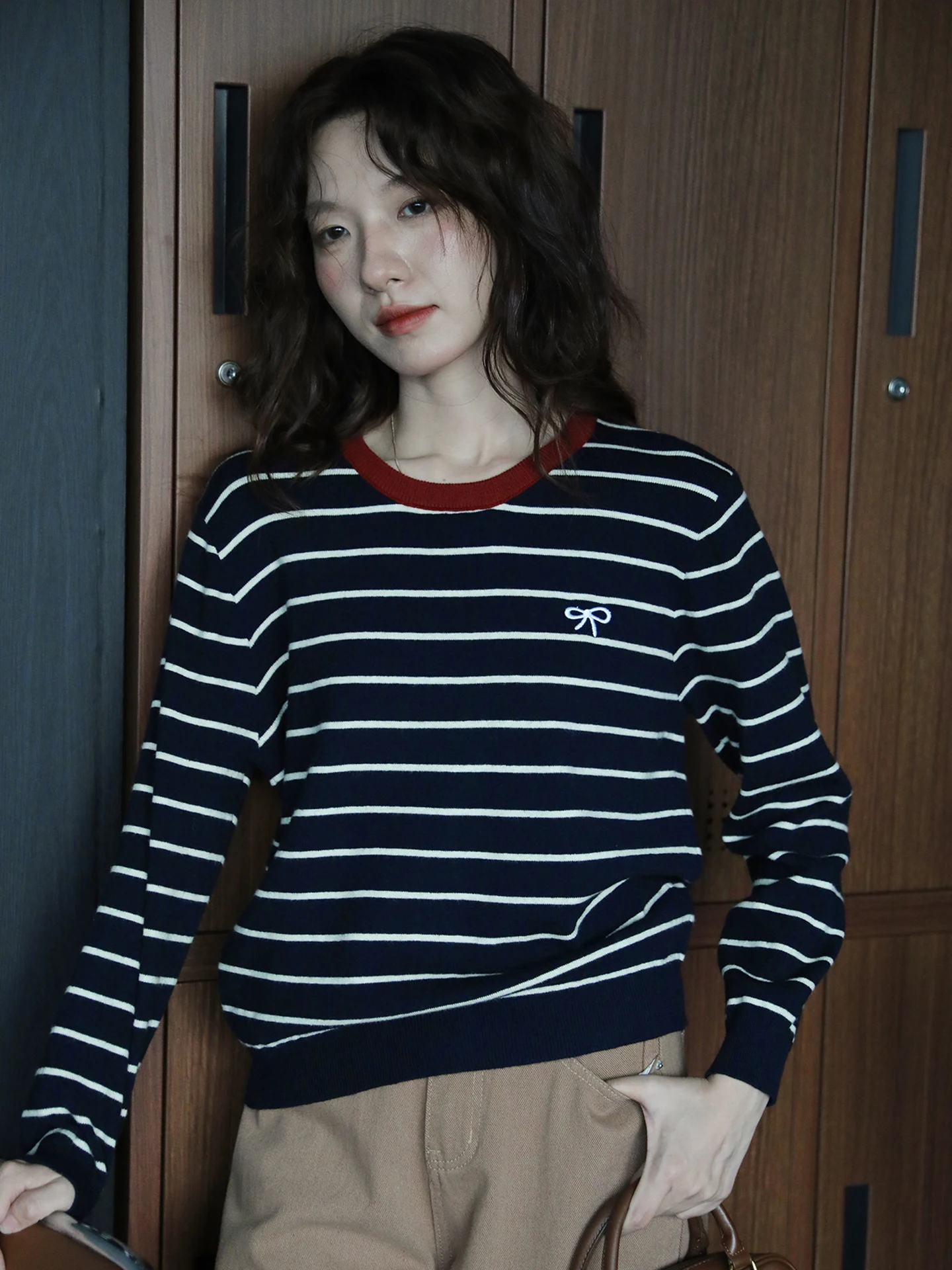Vibrant Royal Blue Striped Embroidered Color Blo Vintage Knitted Sweater round Ne Long Sve Faionable Agel Versati...
Vibrant Royal Blue Striped Embroidered Color Blo Vintage Knitted Sweater round Ne Long Sve Faionable Agel Versati...