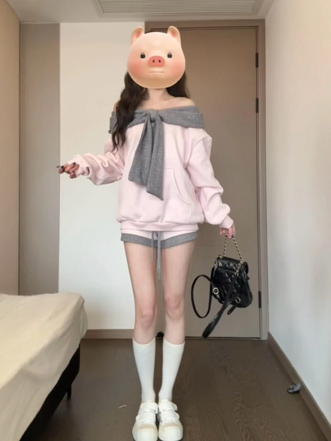 Soft Style One Shoulder Top And Shorts Two Piece Set Spring Fashion for Small Figures Comfortable Long Sleeve Cotton Suit
Soft Style One Shoulder Top And Shorts Two Piece Set Spring Fashion for Small Figures Comfortable Long Sleeve Cotton Suit