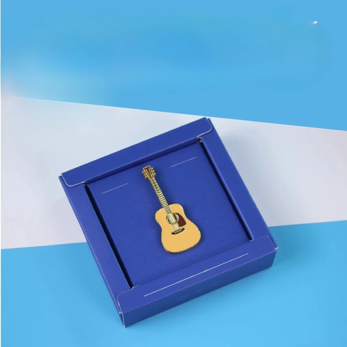 Acoustic guitar gift peripheral metal wearing brooch
Acoustic guitar gift peripheral metal wearing brooch