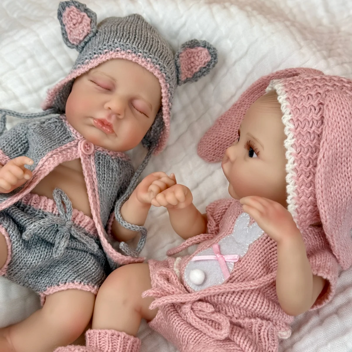 10-дюймовая (25 см) кукла-реборн из винила, девочка, ручная работа, модная, подарок на день рождения для детей, игрушка для купания и игр в домик
10-дюймовая (25 см) кукла-реборн из винила, девочка, ручная работа, модная, подарок на день рождения для детей, игрушка для купания и игр в домик