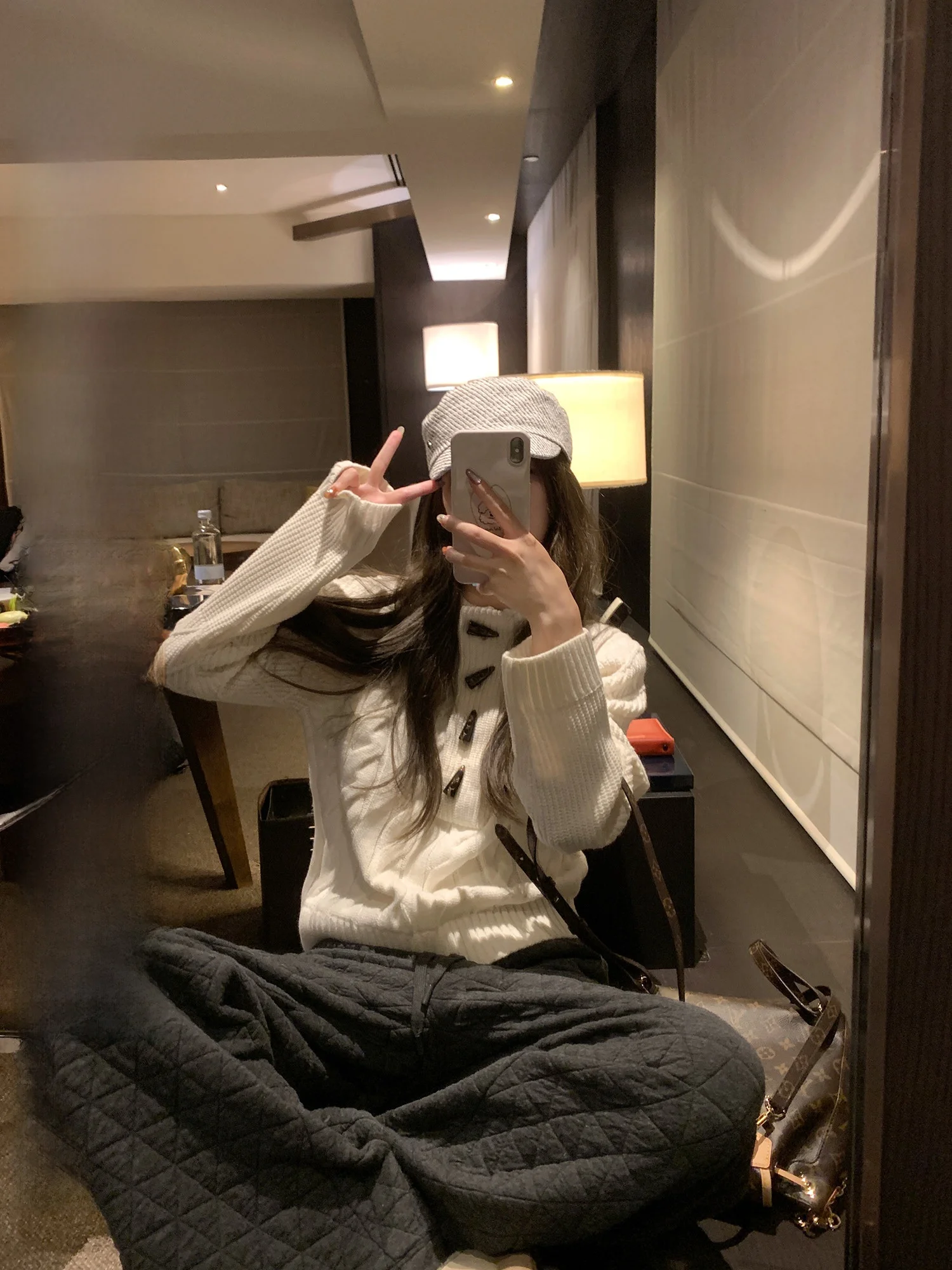 Теплый вязаный свитер Aeronline: осенне-зимний корейский повседневный топ с узором «косы» и пуговицами из рога, прямой крой, удлиненный рукав...
Теплый вязаный свитер Aeronline: осенне-зимний корейский повседневный топ с узором «косы» и пуговицами из рога, прямой крой, удлиненный рукав...