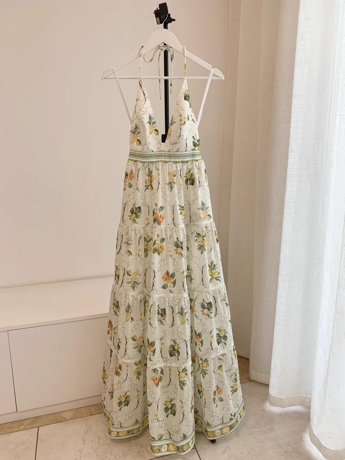 Fruit Print Women Holiday Maxi Dress 2025 New Halter V-Neck Sleeveless High Waist Casual Female Robe
Fruit Print Women Holiday Maxi Dress 2025 New Halter V-Neck Sleeveless High Waist Casual Female Robe