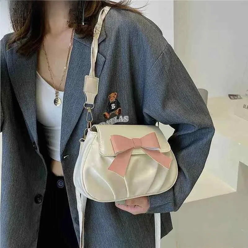 Spring Summer Fashionable Sweet Girl's Crossbody Bag Folded Cloud Shape Knot Bag Stylish Versatile Women's Purse
Spring Summer Fashionable Sweet Girl's Crossbody Bag Folded Cloud Shape Knot Bag Stylish Versatile Women's Purse