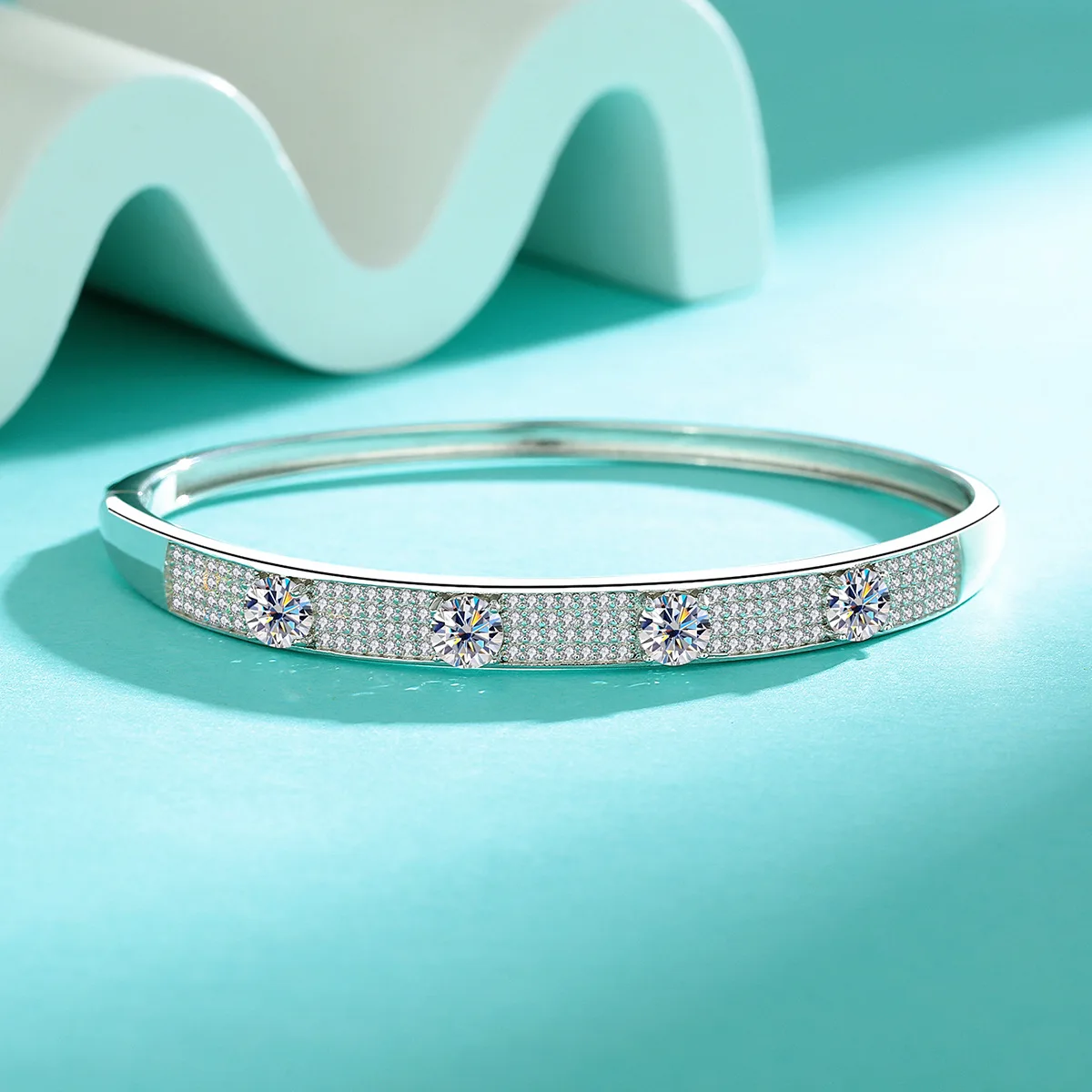 Женские браслеты из белого золота 18 карат с микропаве из 2 карат с муассанитом, высококачественный сверхпрочный браслет из платины Pt950, свадебные ювелирные украшения
Женские браслеты из белого золота 18 карат с микропаве из 2 карат с муассанитом, высококачественный сверхпрочный браслет из платины Pt950, свадебные ювелирные украшения