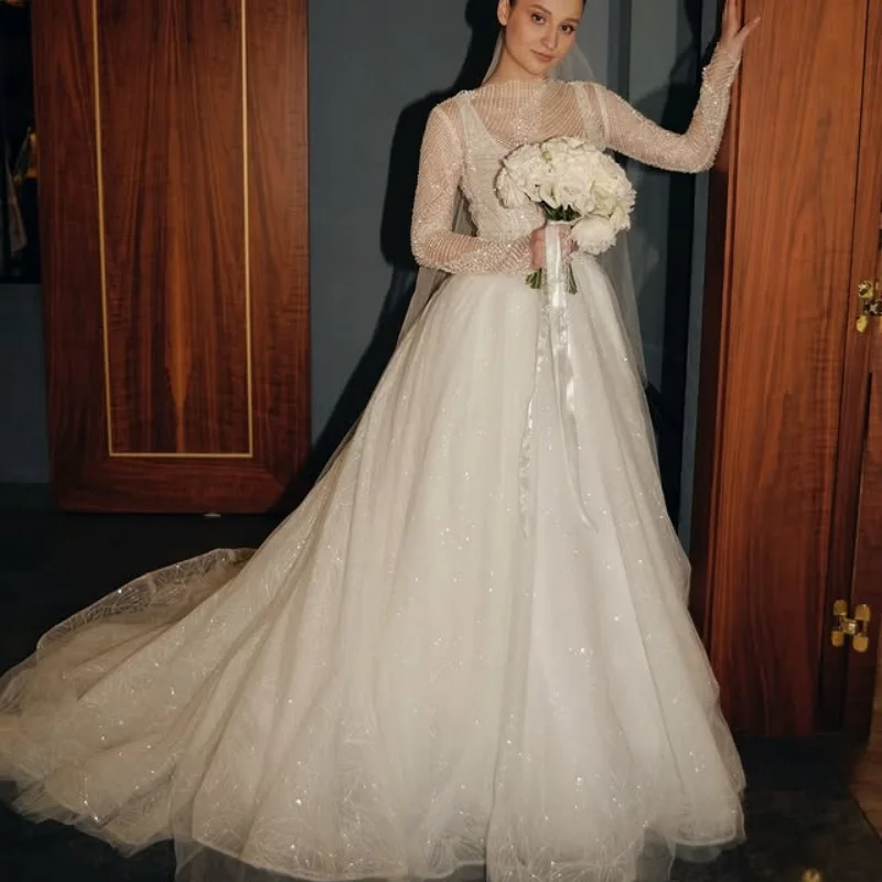 Customized Shiny luxury ivory Ball Gown Royal Wedding Dresses crystal applique Sweetheart decal beads Long tail Made Robe De
Customized Shiny luxury ivory Ball Gown Royal Wedding Dresses crystal applique Sweetheart decal beads Long tail Made Robe De