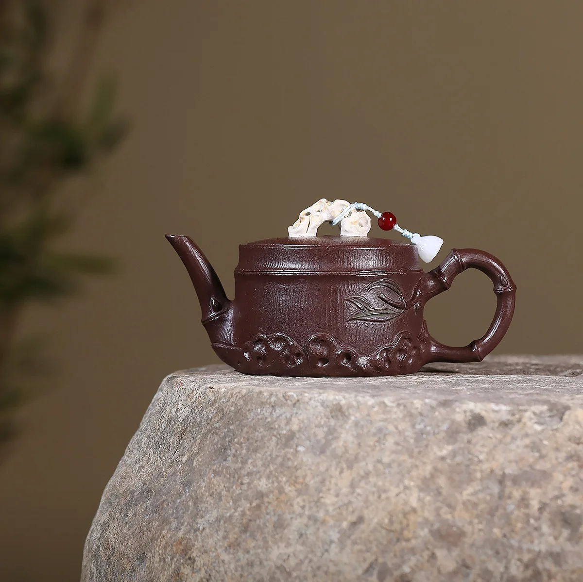 Handmade Yixing Purple Clay Pot Famous Taihu Bamboo Stone Ore Deep Well Card Cover Teapot Inner Pile Ball Hole 240C
Handmade Yixing Purple Clay Pot Famous Taihu Bamboo Stone Ore Deep Well Card Cover Teapot Inner Pile Ball Hole 240C