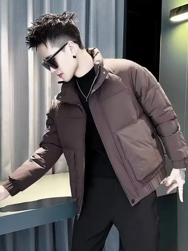 Men's Faionable down Cotton Jaet Stand Collar Thiened Winter Coat Haome Sli New 2026 Youth Casual Zipper Closure
Men's Faionable down Cotton Jaet Stand Collar Thiened Winter Coat Haome Sli New 2026 Youth Casual Zipper Closure