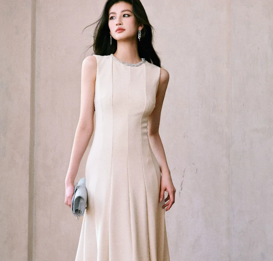 Women Luxury Bright Silk Knit Dress Sparkling Rhinestone Stand Cutting Waist A-Line Elegant Evening Party Midi Dress
Women Luxury Bright Silk Knit Dress Sparkling Rhinestone Stand Cutting Waist A-Line Elegant Evening Party Midi Dress