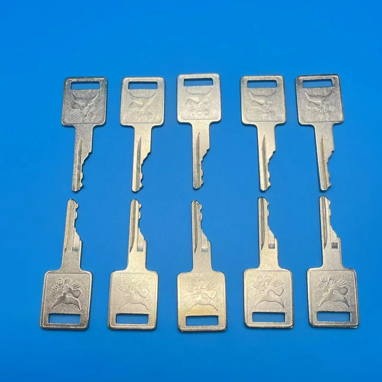 Ключ зажигания D250 для мини-экскаваторов Bobcat с бортовым поворотом 6693241
Ключ зажигания D250 для мини-экскаваторов Bobcat с бортовым поворотом 6693241