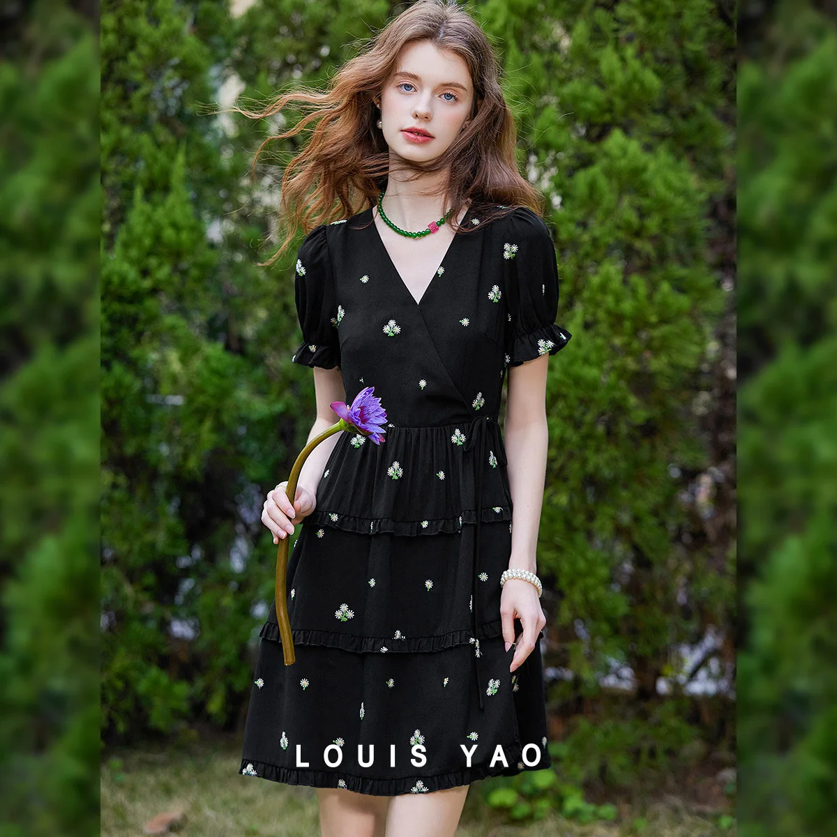 LOUIS YAO Color-block Embroidered V-Neck Dress 2026 Summer Women's Dresses Slim-fit Short Sleeve Mini Dress for Women
LOUIS YAO Color-block Embroidered V-Neck Dress 2026 Summer Women's Dresses Slim-fit Short Sleeve Mini Dress for Women