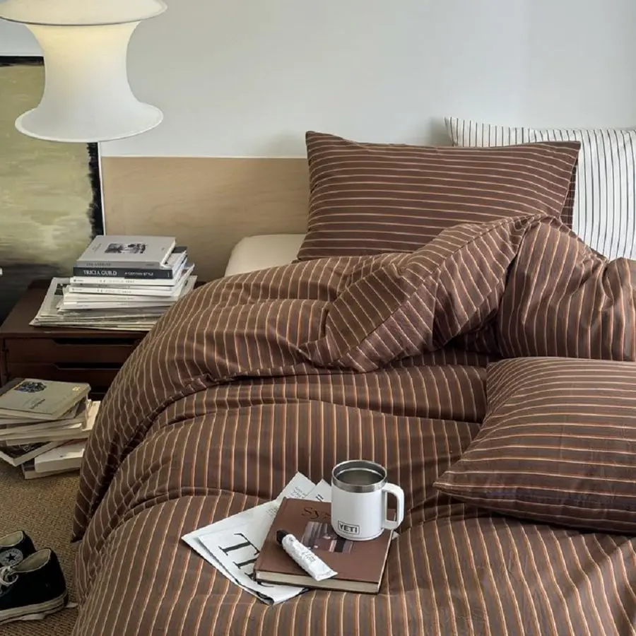 Комплект постельного белья из микрофибры: пододеяльник королевского размера, коричневый, в ретро-полоску, 3 предмета, с вертикальными полосками, мягкий, дышащий
Комплект постельного белья из микрофибры: пододеяльник королевского размера, коричневый, в ретро-полоску, 3 предмета, с вертикальными полосками, мягкий, дышащий