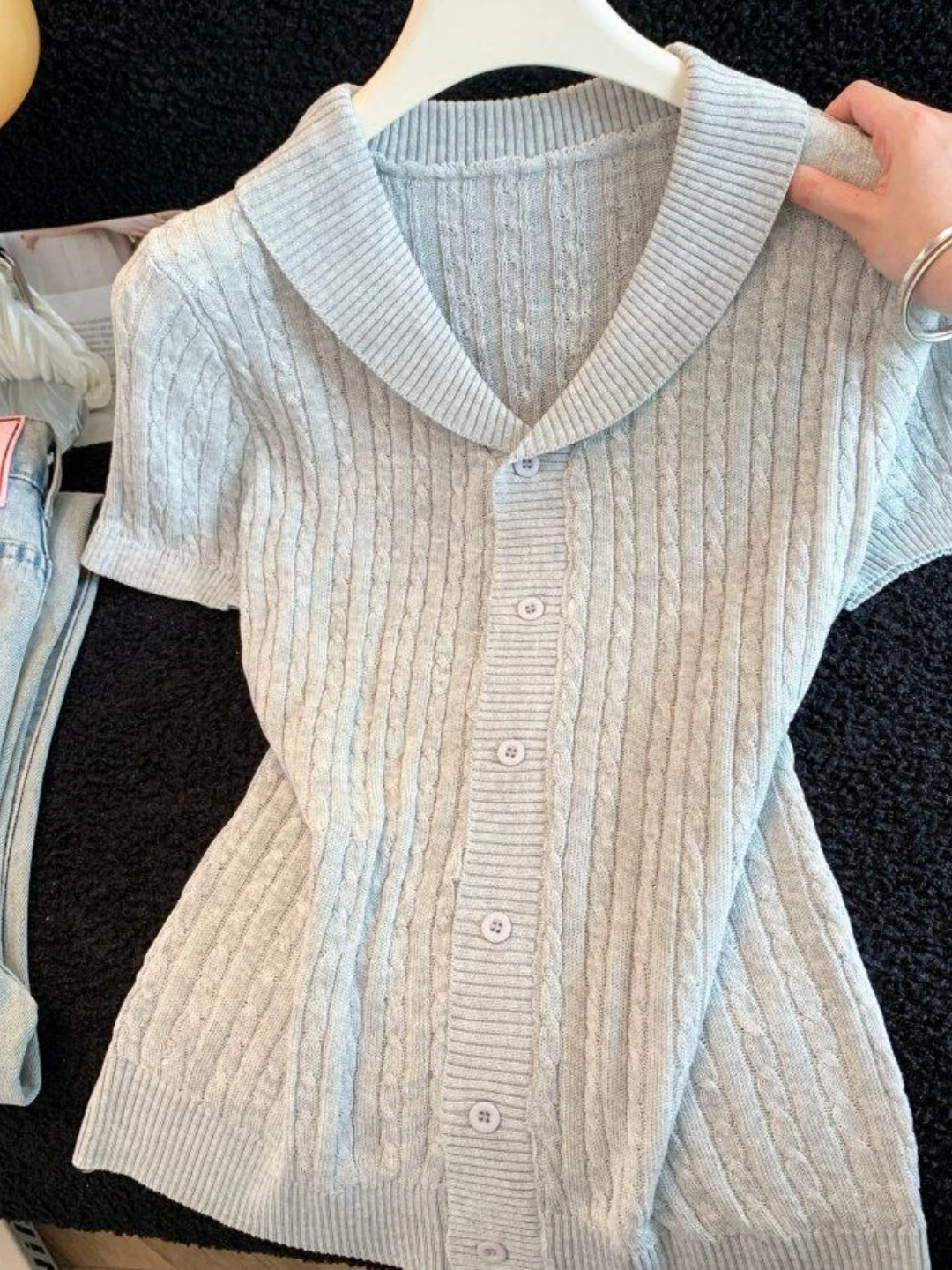 High-End Women's V-Neck Knitted Short Sleeve T-Shirt Slimming Thin Style Summer French Style Soft Polyester Fiber Top
High-End Women's V-Neck Knitted Short Sleeve T-Shirt Slimming Thin Style Summer French Style Soft Polyester Fiber Top