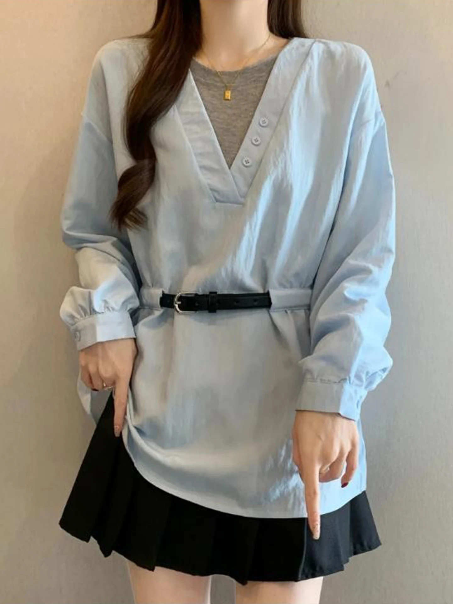 Korean Sle Long Sve V-Ne irt Women's Early Spring plus Size Slimming Waist Cinched Beautiful Top Commute Sle Loose...
Korean Sle Long Sve V-Ne irt Women's Early Spring plus Size Slimming Waist Cinched Beautiful Top Commute Sle Loose...
