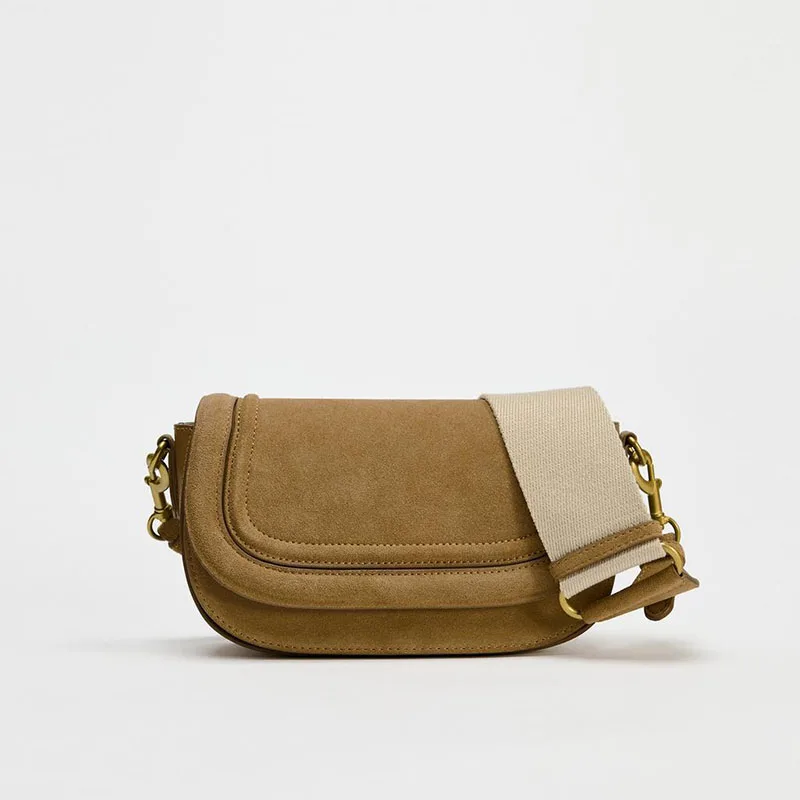 Vintage Faux Suede Saddle Women Shoulder Bags Designer Wide Strap Crossbody Bag Trend Autumn and Winter Small Flap Female Purse
Vintage Faux Suede Saddle Women Shoulder Bags Designer Wide Strap Crossbody Bag Trend Autumn and Winter Small Flap Female Purse