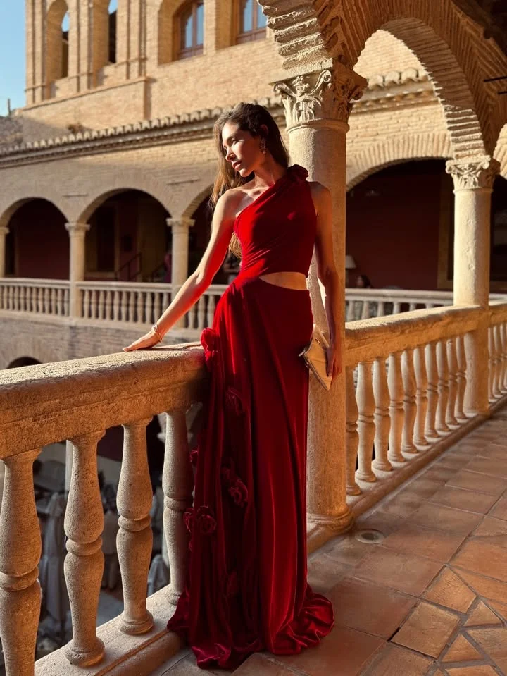 Arabian Night Elegant Evening Dresses Floor-Length Dresses Claret Pleat Prom Gowns Customized Luxurious فساتين سهرة
Arabian Night Elegant Evening Dresses Floor-Length Dresses Claret Pleat Prom Gowns Customized Luxurious فساتين سهرة
