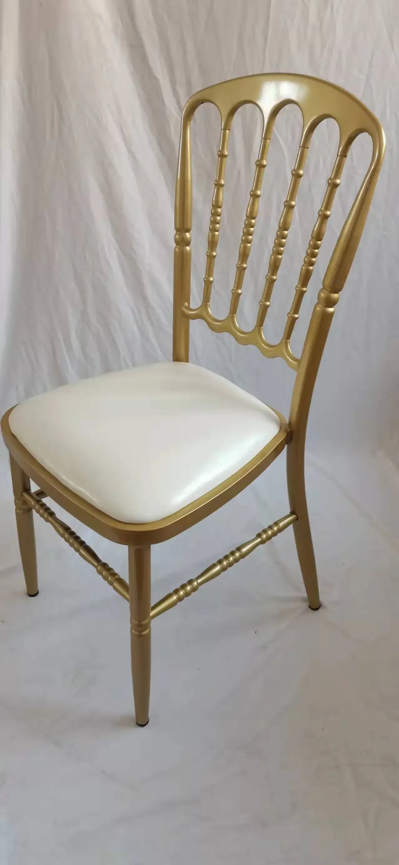 'Banquet Napoleon Metal Steel Rental золотые стулья Chiavari для свадьбы
'Banquet Napoleon Metal Steel Rental золотые стулья Chiavari для свадьбы