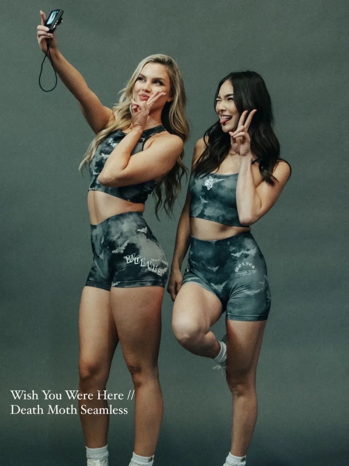 DakaFit DARCSPORT Бесшовный трикотажный летний фитнес-костюм с принтом Tie Dye Moth и дизайном в виде головы волка, корректирующий фигуру, женский топ и трусики
DakaFit DARCSPORT Бесшовный трикотажный летний фитнес-костюм с принтом Tie Dye Moth и дизайном в виде головы волка, корректирующий фигуру, женский топ и трусики