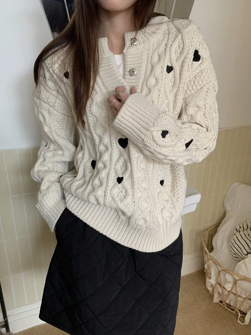 2Colors 2026 autumn Winter Korean style O Neck Warm Floral Vintage Christimas Love heart Knitted Sweater and pullover womens
2Colors 2026 autumn Winter Korean style O Neck Warm Floral Vintage Christimas Love heart Knitted Sweater and pullover womens