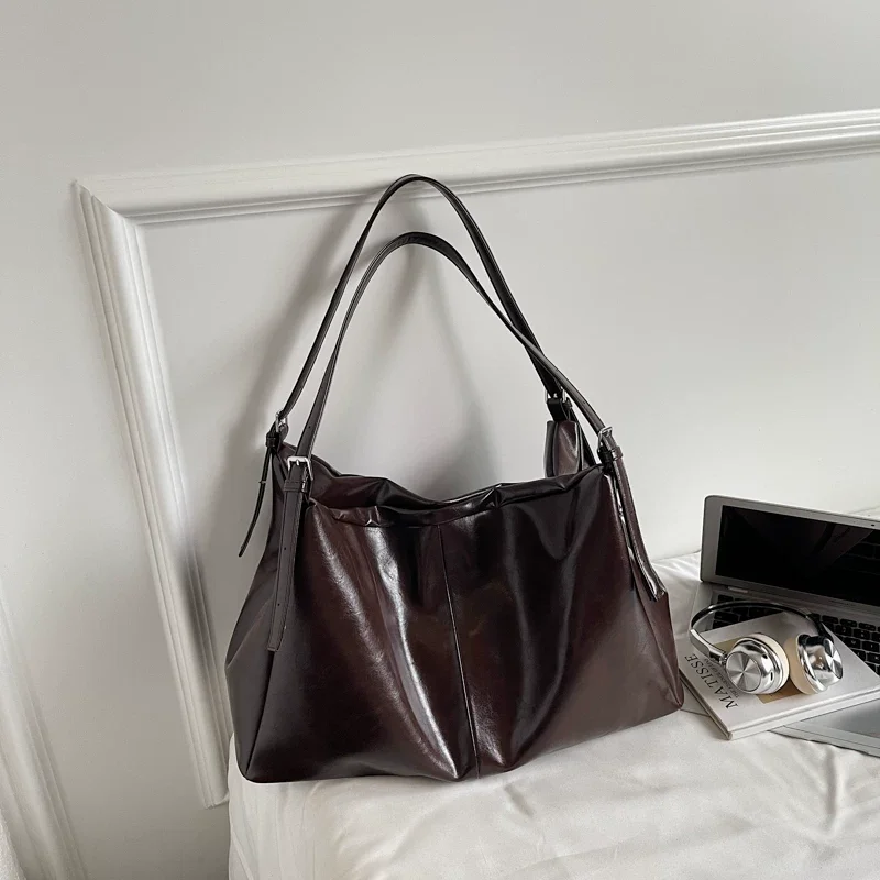 Vintage Oil Wax Leather Tote Bags for Women 2026 Autumn Large Capacity Commuter One Shoulder Bag Zipper Rectangle Underarm Bag
Vintage Oil Wax Leather Tote Bags for Women 2026 Autumn Large Capacity Commuter One Shoulder Bag Zipper Rectangle Underarm Bag