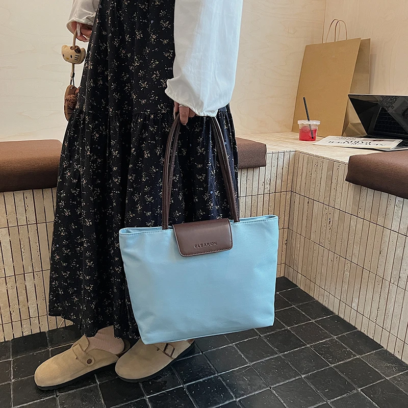 Classic Vintage Style Diaper Bag: Elegant Crossbody Handbag For Women With Luxury Designer Look And Large Capacity Tote
Classic Vintage Style Diaper Bag: Elegant Crossbody Handbag For Women With Luxury Designer Look And Large Capacity Tote