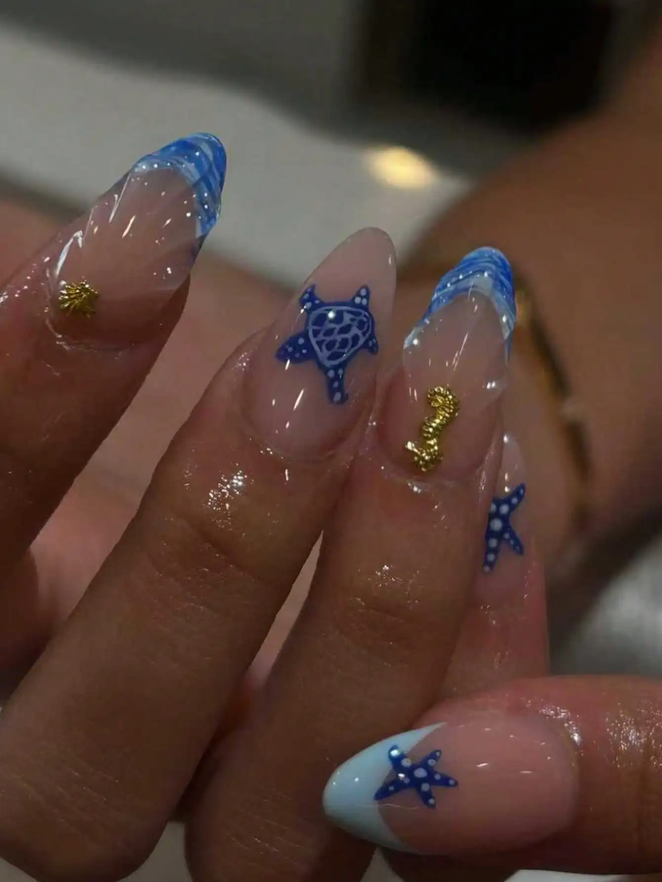 24pcs Short Oval 3D Gel Nail Stickers With Shell Pearl Decor, French Manicure Design Suitable For Short Nails, Fit For Daily Work, Holiday Party, Includes 1 Gel Glue And 1 Nail File
24pcs Short Oval 3D Gel Nail Stickers With Shell Pearl Decor, French Manicure Design Suitable For Short Nails, Fit For Daily Work, Holiday Party, Includes 1 Gel Glue And 1 Nail File