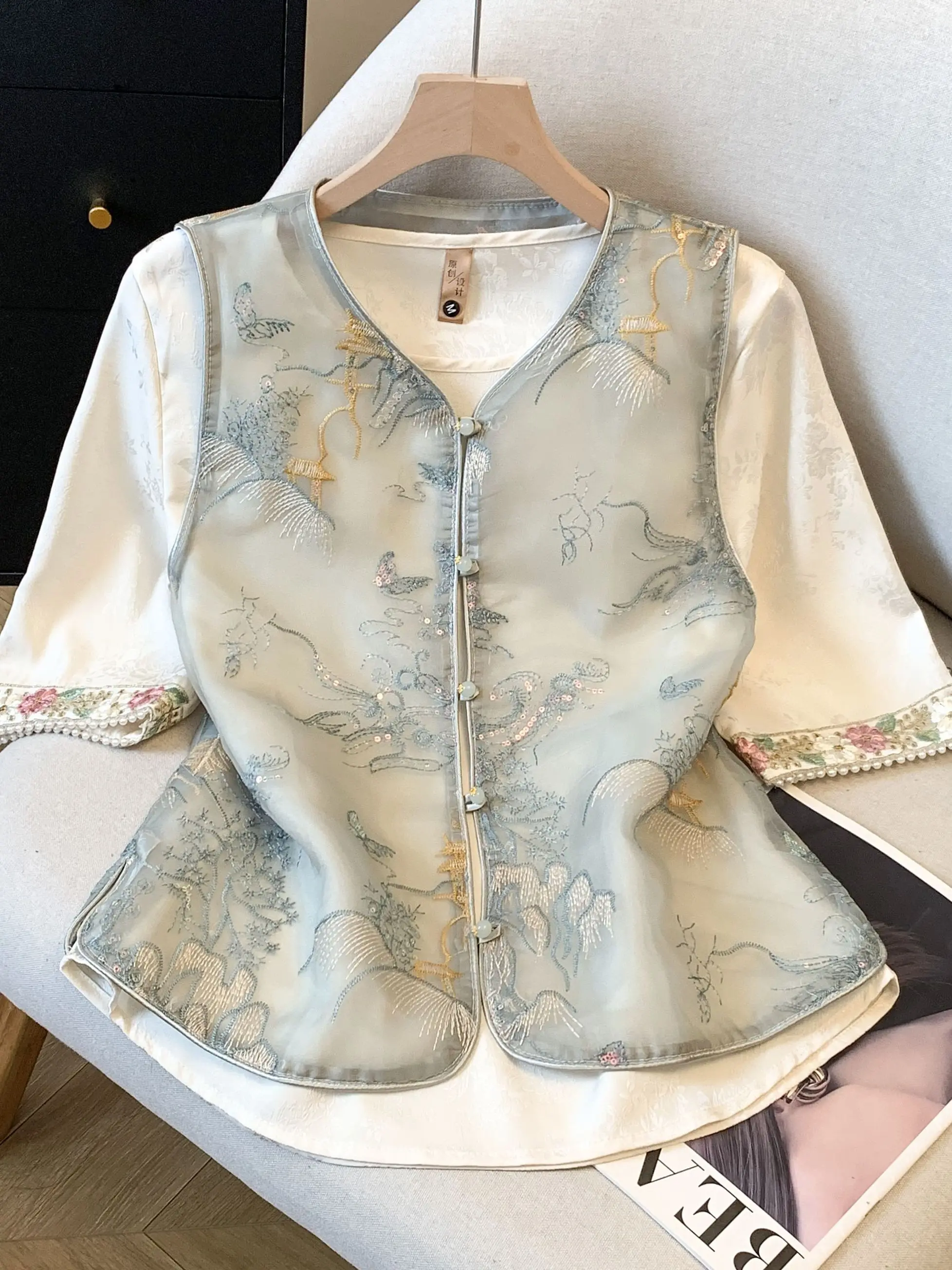 New Chinese Style Embroidered Satin Women's Summer Shirt Vest Two-Piece Set plus Size Comfortable Breathable Fashionable
New Chinese Style Embroidered Satin Women's Summer Shirt Vest Two-Piece Set plus Size Comfortable Breathable Fashionable