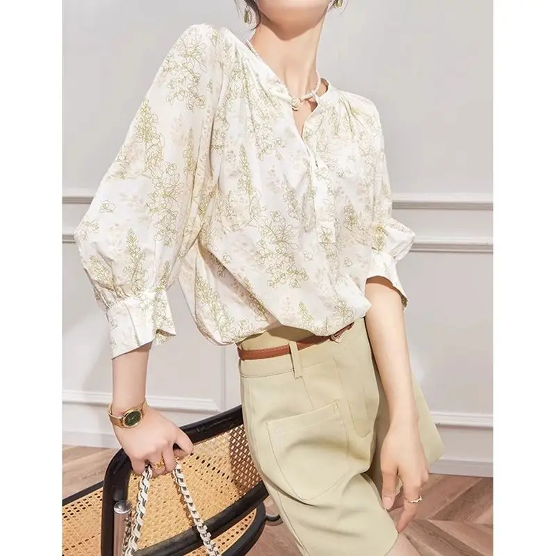 Design Inspired Print Retro Shirt For Women 2024 Summer Loose V-neck Seven Quarter Sleeved Top
Design Inspired Print Retro Shirt For Women 2024 Summer Loose V-neck Seven Quarter Sleeved Top